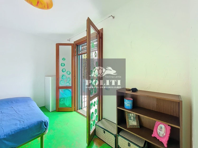 Ampia luminosa camera matrimoniale finestrata villa bifamiliare ottima zona residenziale montelupo fiorentino