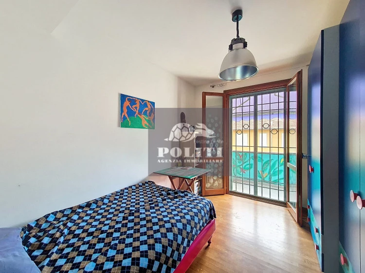 Ampia luminosa camera matrimoniale finestrata villa bifamiliare ottima zona residenziale montelupo fiorentino