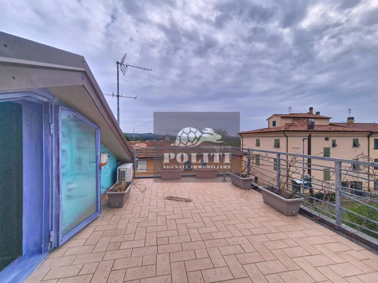 Ampio terrazzo abitabile villa bifamiliare ottima zona residenziale montelupo fiorentino