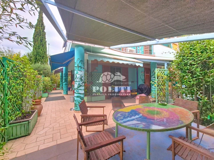 Spazioso giardino privato abitabile villa bifamiliare ottima zona residenziale montelupo fiorentino