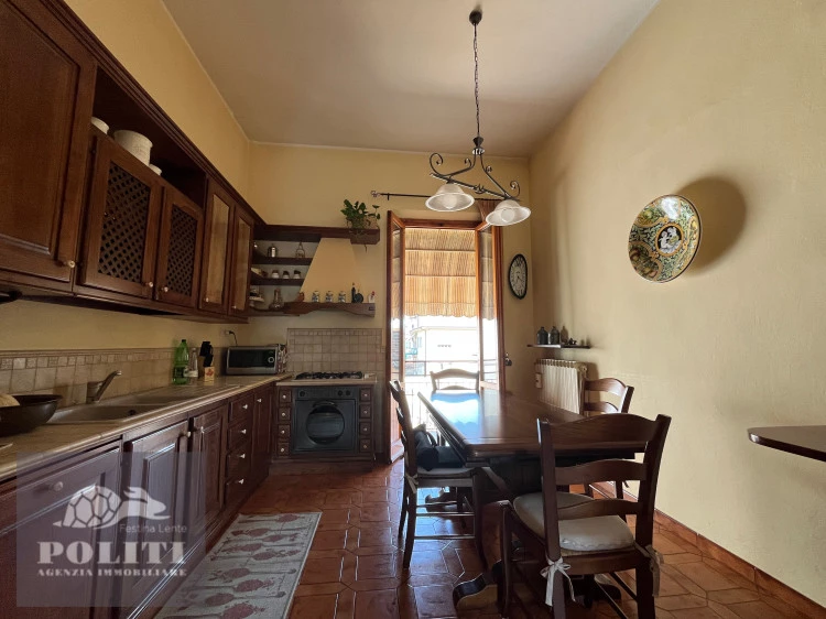 Appartamento signorile in ottima zona Castelfiorentino con giardino privato e posto auto