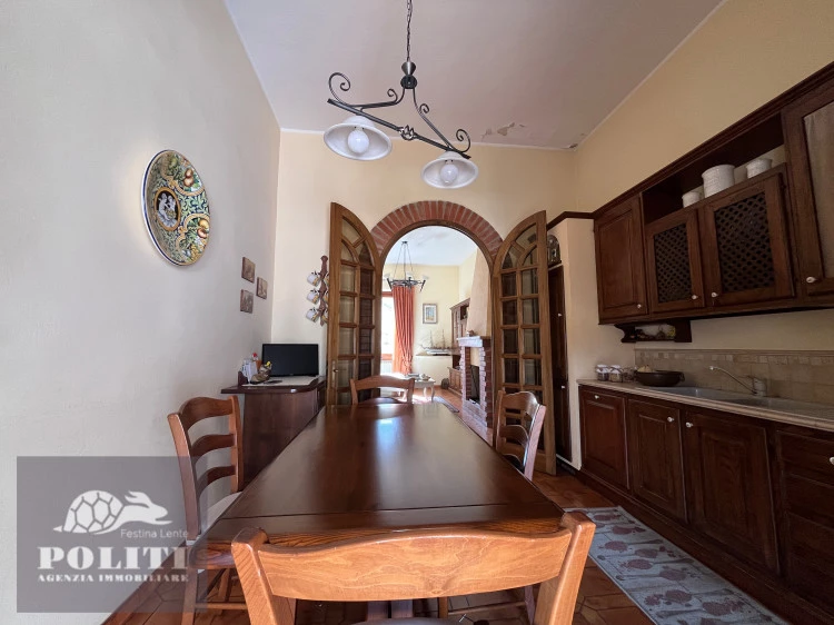 Appartamento signorile in ottima zona Castelfiorentino con giardino privato e posto auto