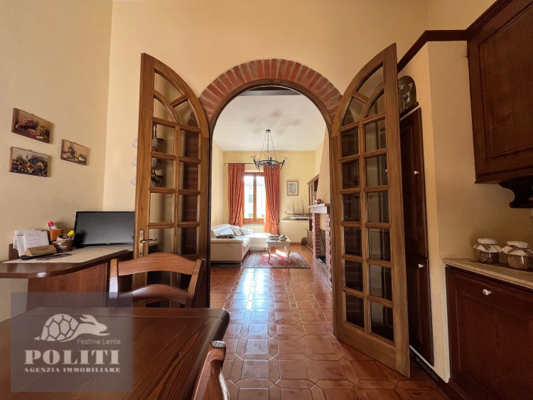 Appartamento signorile in ottima zona Castelfiorentino con giardino privato e posto auto