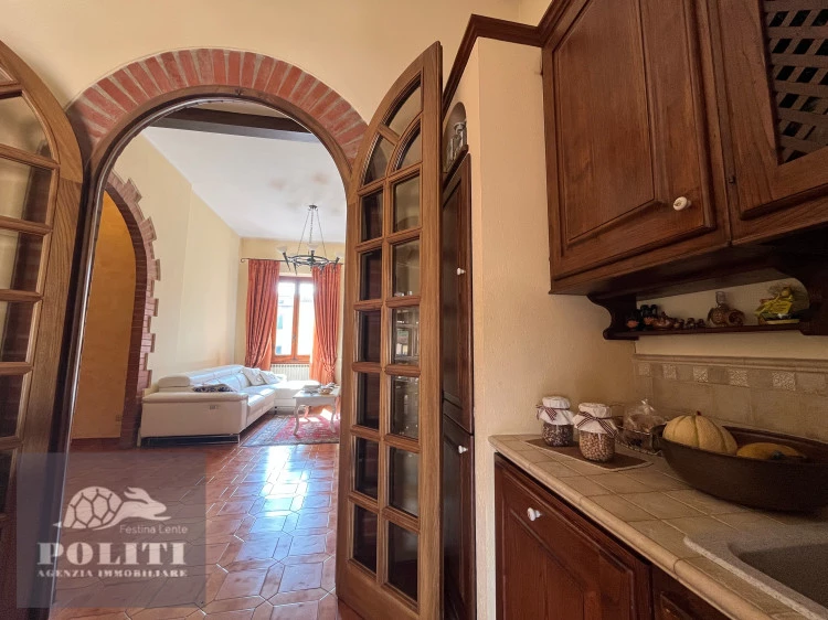 Appartamento signorile in ottima zona Castelfiorentino con giardino privato e posto auto