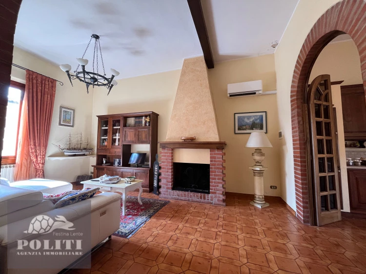Appartamento signorile in ottima zona Castelfiorentino con giardino privato e posto auto