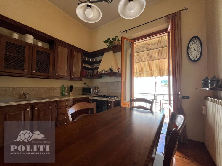 Appartamento signorile in ottima zona Castelfiorentino con giardino privato e posto auto