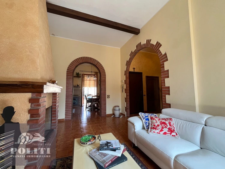 Appartamento signorile in ottima zona Castelfiorentino con giardino privato e posto auto