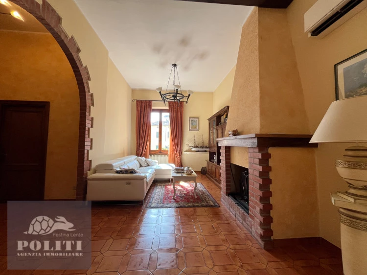 Appartamento signorile in ottima zona Castelfiorentino con giardino privato e posto auto