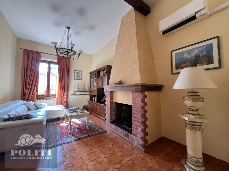 Appartamento signorile in ottima zona Castelfiorentino con giardino privato e posto auto