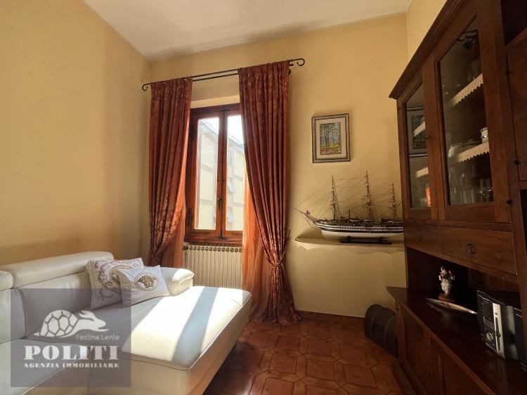 Appartamento signorile in ottima zona Castelfiorentino con giardino privato e posto auto