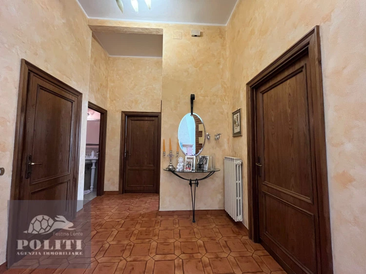 Appartamento signorile in ottima zona Castelfiorentino con giardino privato e posto auto