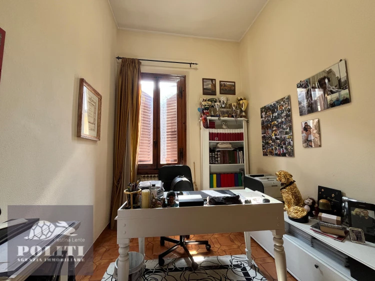 Appartamento signorile in ottima zona Castelfiorentino con giardino privato e posto auto