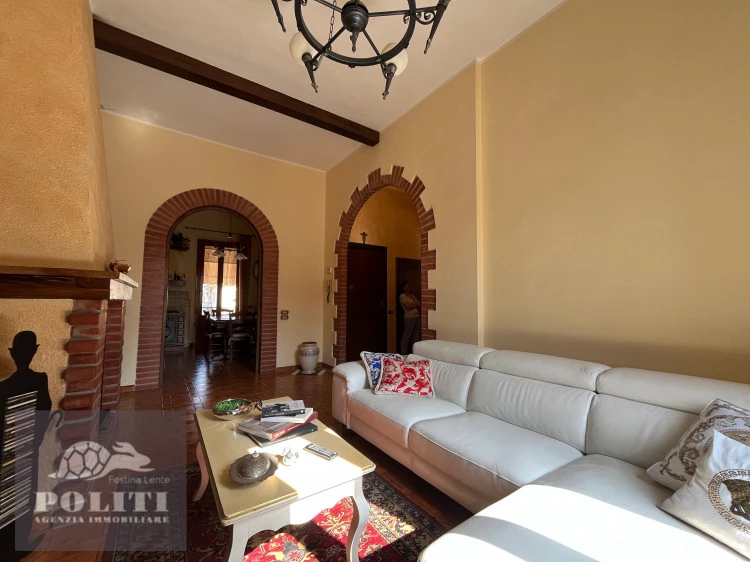 Appartamento signorile in ottima zona Castelfiorentino con giardino privato e posto auto