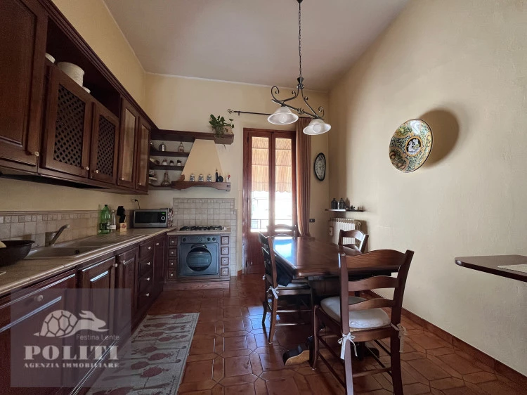 Appartamento signorile in ottima zona Castelfiorentino con giardino privato e posto auto