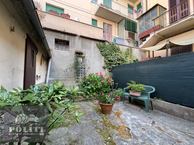 Appartamento signorile in ottima zona Castelfiorentino con giardino privato e posto auto