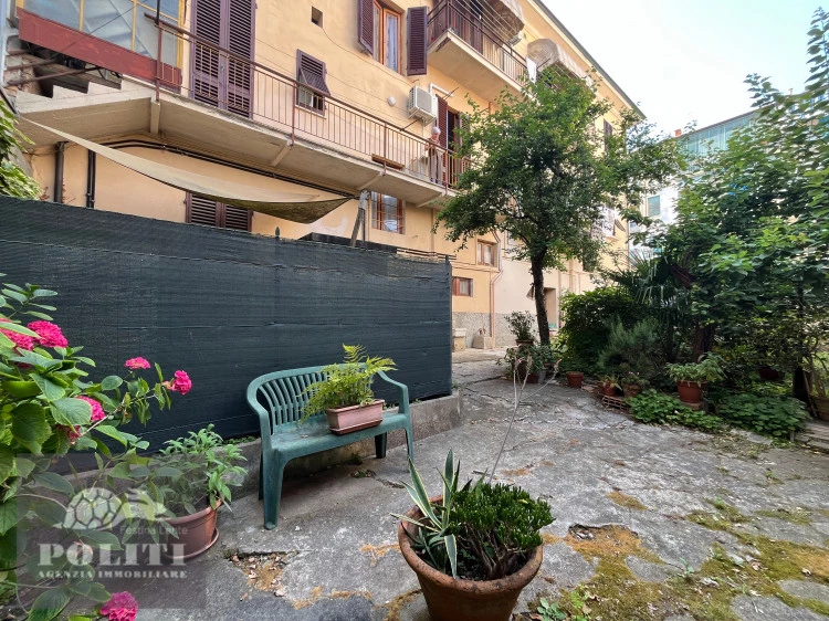 Appartamento signorile in ottima zona Castelfiorentino con giardino privato e posto auto