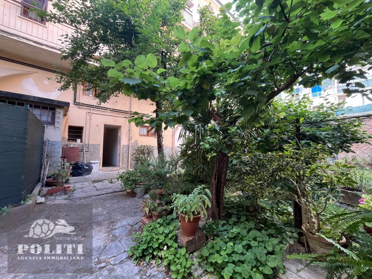 Appartamento signorile in ottima zona Castelfiorentino con giardino privato e posto auto