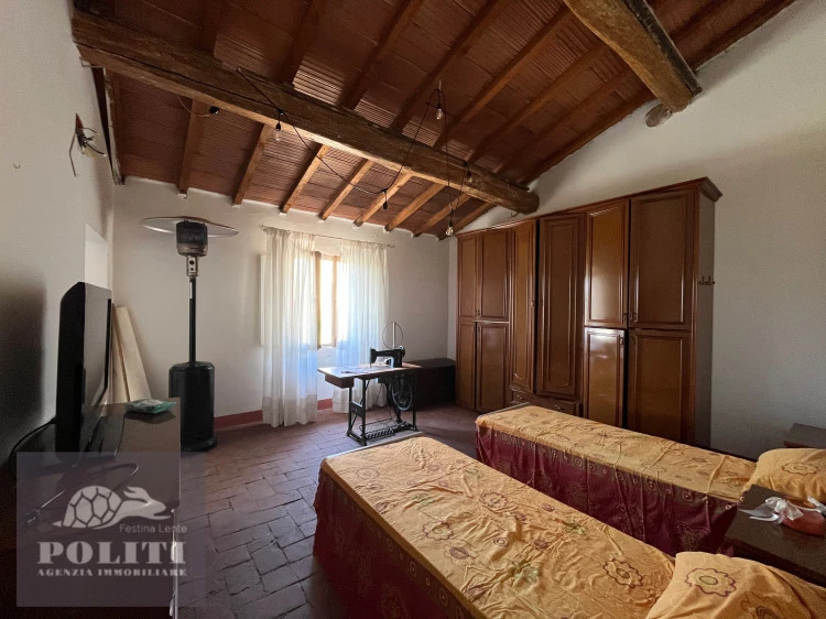 Villa rustica da ristrutturare ottima zona appena fuori empoli con terreno annesso
