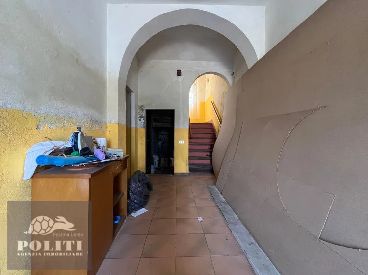 Villa rustica da ristrutturare ottima zona appena fuori empoli con terreno annesso
