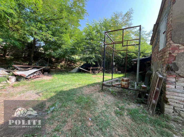 Villa rustica da ristrutturare ottima zona appena fuori empoli con terreno annesso