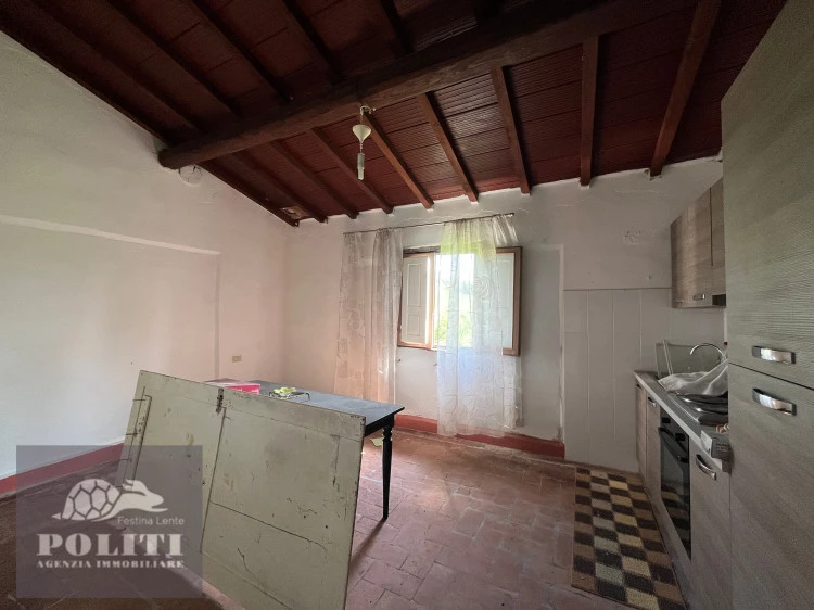 Villa rustica da ristrutturare ottima zona appena fuori empoli con terreno annesso