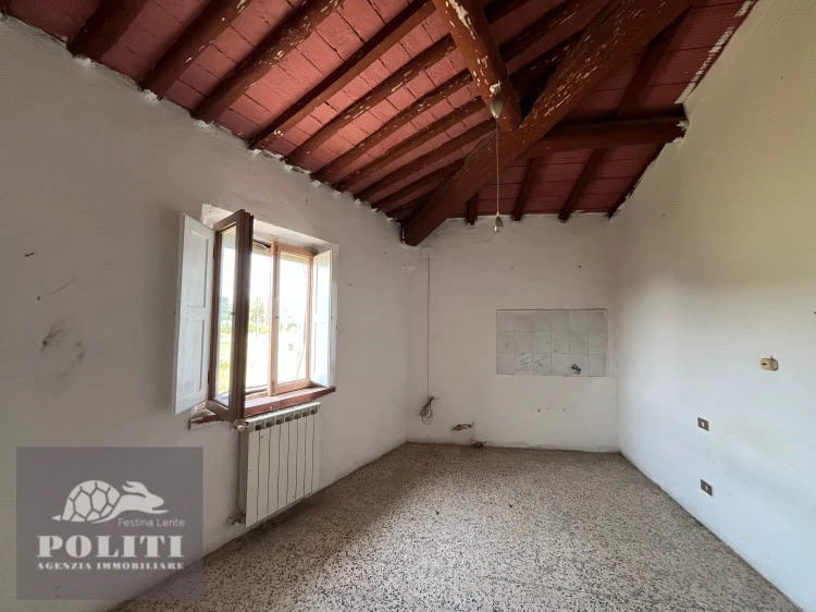 Villa rustica da ristrutturare ottima zona appena fuori empoli con terreno annesso
