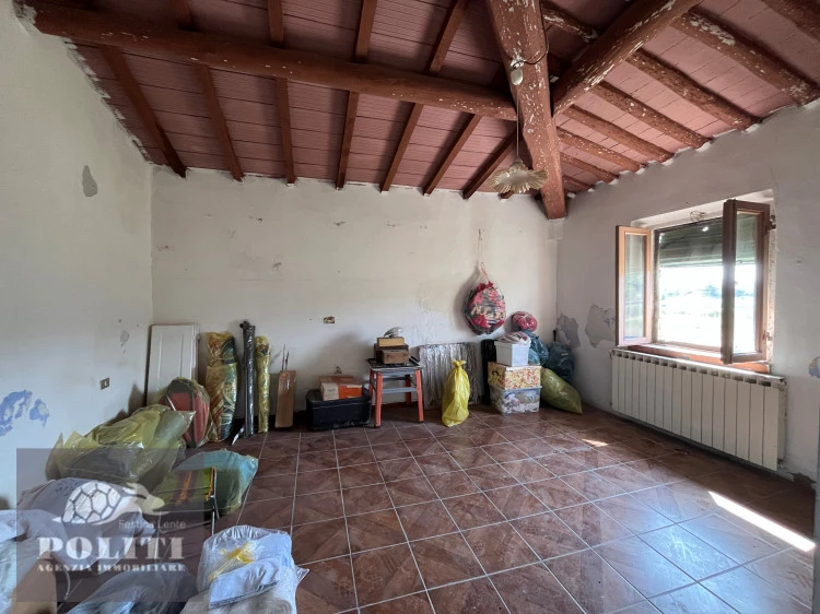 Villa rustica da ristrutturare ottima zona appena fuori empoli con terreno annesso