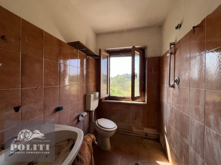 Villa rustica da ristrutturare ottima zona appena fuori empoli con terreno annesso