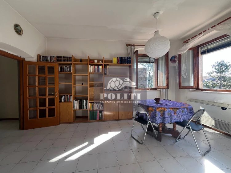 Cucina con Sala Da Pranzo separate 5 Vani Spazioso e Luminoso in Ottima Zona Residenziale a Empoli