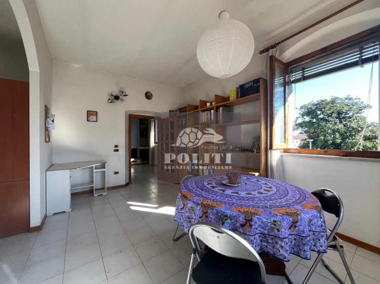 Cucina con Sala Da Pranzo separate 5 Vani Spazioso e Luminoso in Ottima Zona Residenziale a Empoli