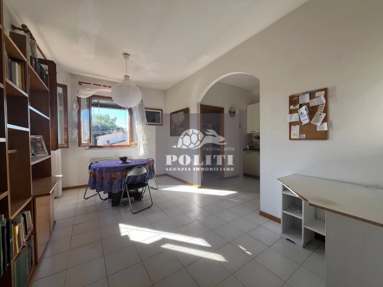 Cucina con Sala Da Pranzo separate 5 Vani Spazioso e Luminoso in Ottima Zona Residenziale a Empoli