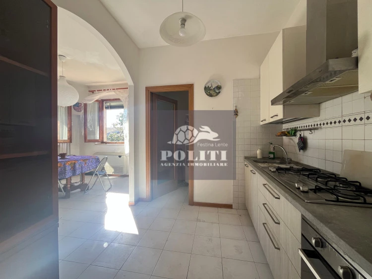 Cucina con Sala Da Pranzo separate 5 Vani Spazioso e Luminoso in Ottima Zona Residenziale a Empoli