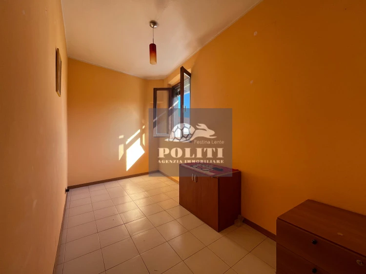 Luminosa Camera Matrimoniale da letto 5 Vani Spazioso e Luminoso in Ottima Zona Residenziale a Empoli