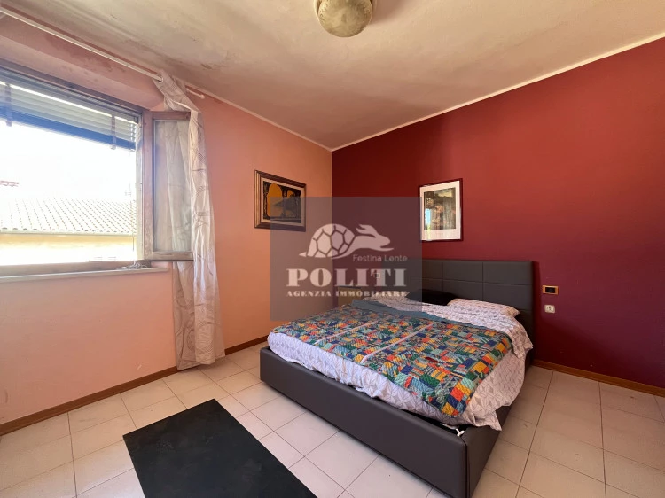 Luminosa Camera Matrimoniale da letto 5 Vani Spazioso e Luminoso in Ottima Zona Residenziale a Empoli