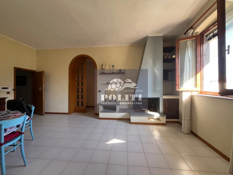 Ampio e Luminoso Soggiorno con Camino 5 Vani Spazioso e Luminoso in Ottima Zona Residenziale a Empoli