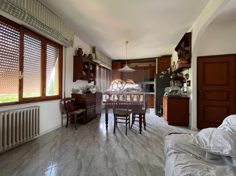Ampia cucina abitabile luminosa Appartamento Panoramico con Garage privato e Giardino a San Miniato