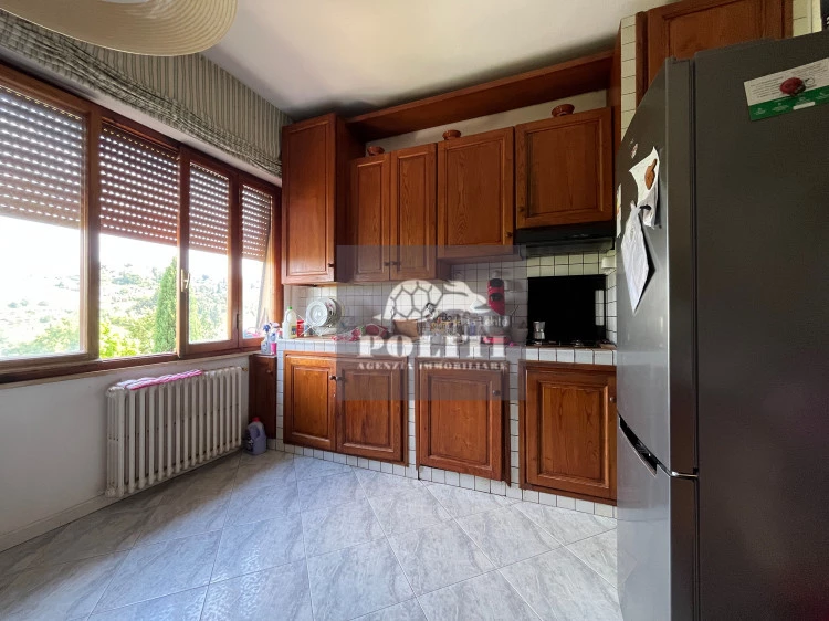Ampia cucina abitabile luminosa Appartamento Panoramico con Garage privato e Giardino a San Miniato