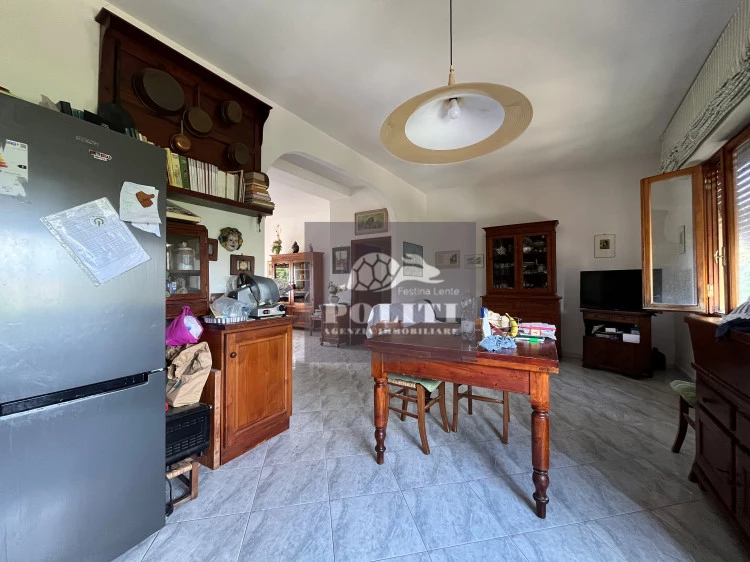 Ampia cucina abitabile luminosa Appartamento Panoramico con Garage privato e Giardino a San Miniato