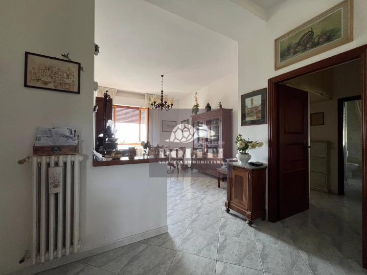 Ampia cucina abitabile luminosa Appartamento Panoramico con Garage privato e Giardino a San Miniato