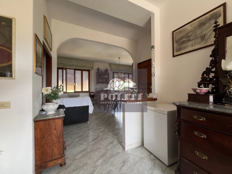 Ampio salone luminoso Appartamento Panoramico con Garage privato e Giardino a San Miniato