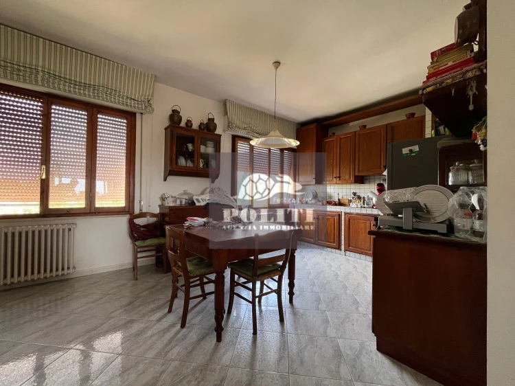 Ampia cucina abitabile luminosa Appartamento Panoramico con Garage privato e Giardino a San Miniato