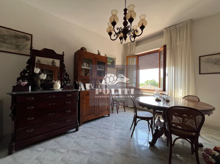 Ampio salone luminoso Appartamento Panoramico con Garage privato e Giardino a San Miniato