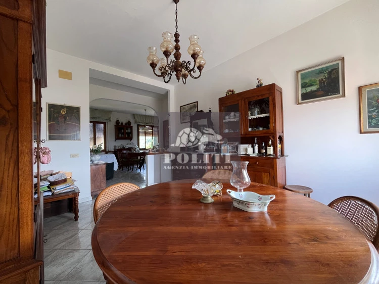 Ampio salone luminoso Appartamento Panoramico con Garage privato e Giardino a San Miniato