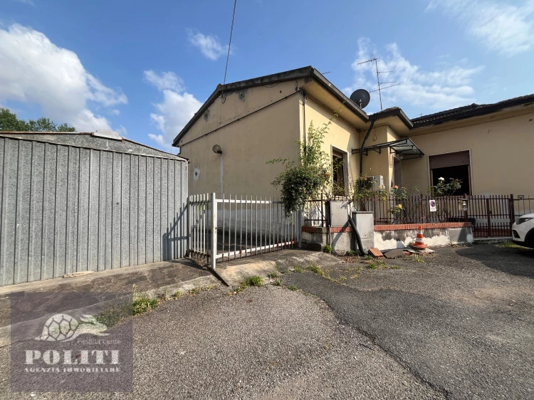 Viareggina Terratetto a due passi da Montelupo Fiorentino con giardino privato