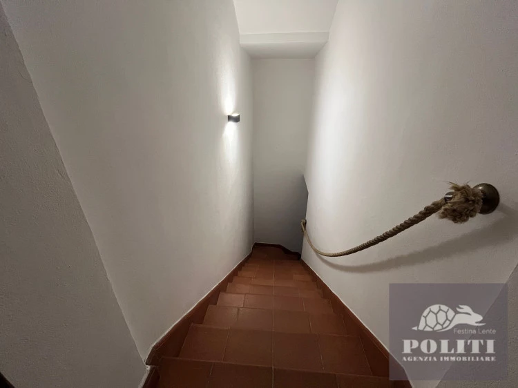 Spazioso appartamento con tre camere matrimoniali in ottima zona residenziale a Vinci con garage e giardino privato
