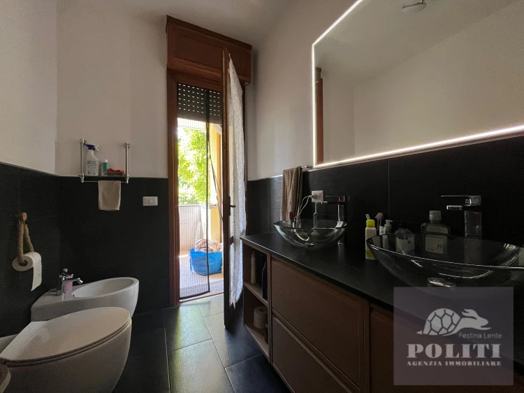 Spazioso appartamento con tre camere matrimoniali in ottima zona residenziale a Vinci con garage e giardino privato