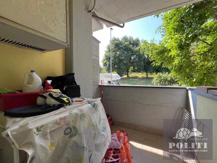 Spazioso appartamento con tre camere matrimoniali in ottima zona residenziale a Vinci con garage e giardino privato