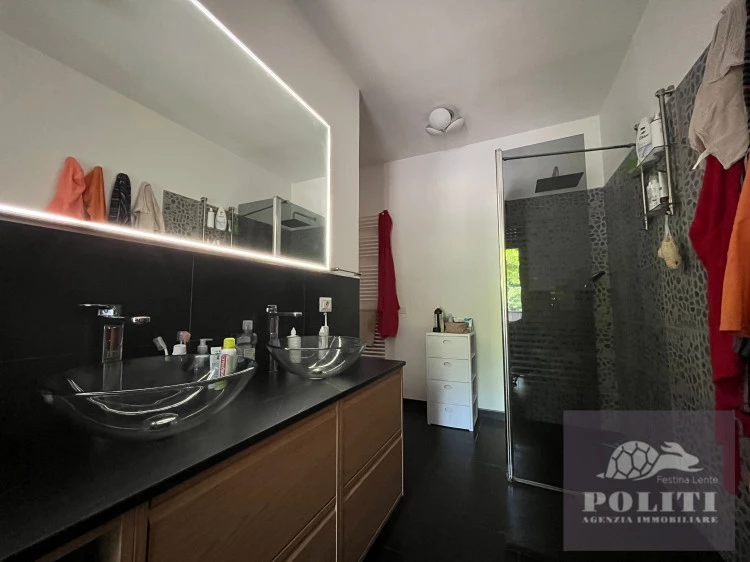 Spazioso appartamento con tre camere matrimoniali in ottima zona residenziale a Vinci con garage e giardino privato