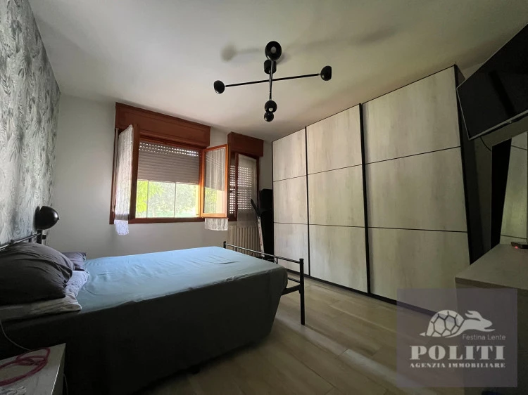 Spazioso appartamento con tre camere matrimoniali in ottima zona residenziale a Vinci con garage e giardino privato