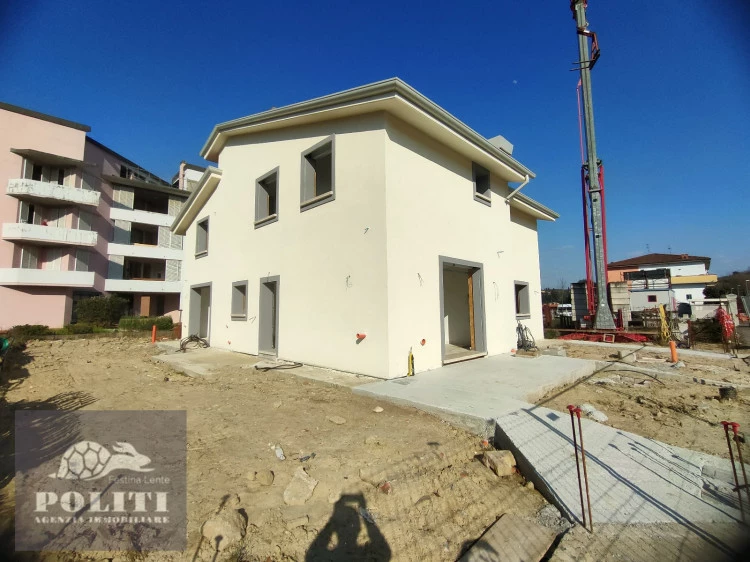 Nuova costruzione villa bifamiliare classe energetica A4 libera su tre lati con giardino privato San Miniato